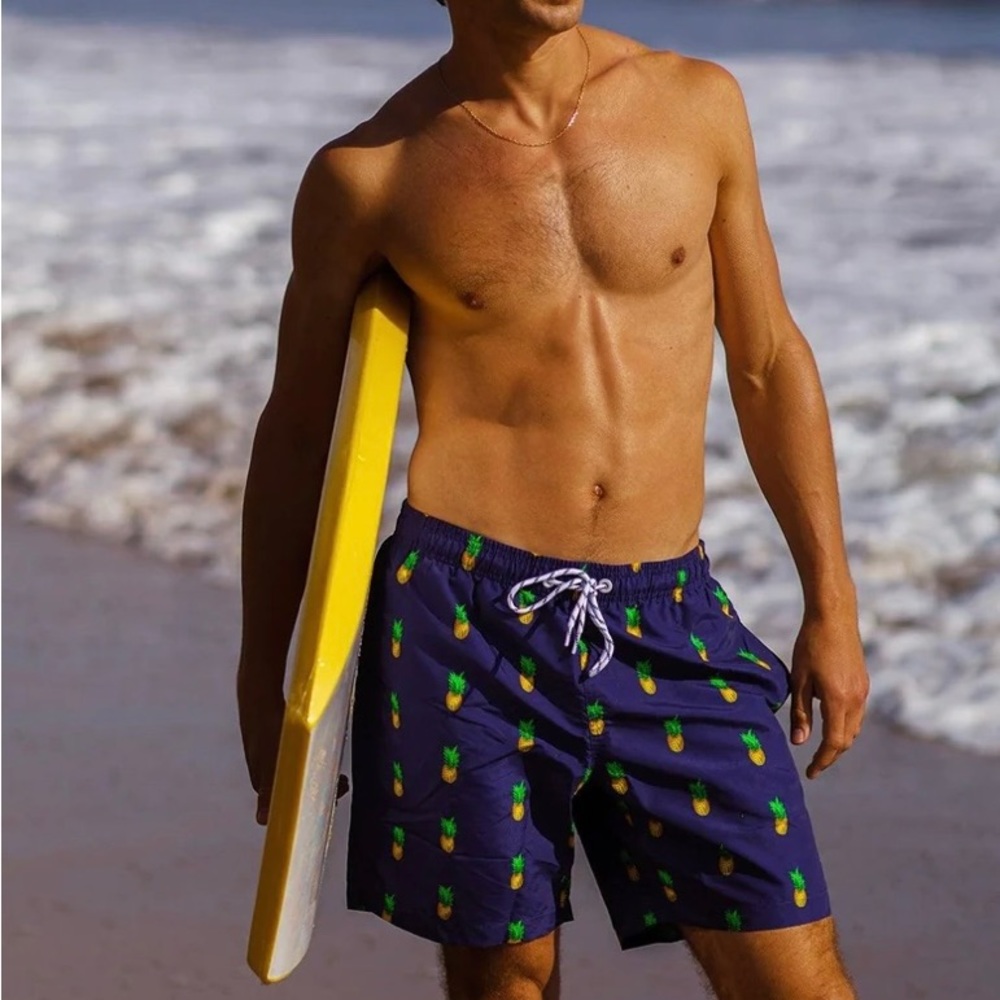 🎉HP🎉NWT Maamgic Men’s Pineapple Print 7in Swim Trunks